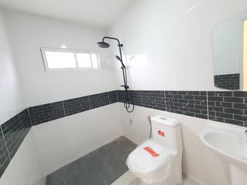 House for sale, size 4 bedrooms, 2 bathrooms, 67 sq m., corner plot.   Khum Phaya Garden Home Project, Soi 11, Chiang Mai-Hang Dong Road.     Opposite