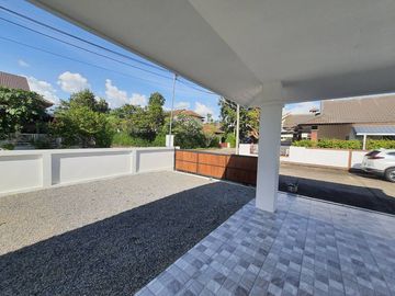 House for sale, size 4 bedrooms, 2 bathrooms, 67 sq m., corner plot.   Khum Phaya Garden Home Project, Soi 11, Chiang Mai-Hang Dong Road.     Opposite