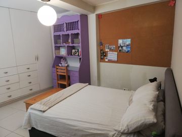 DEPARTAMENTO CON BUENA UBICACION EN SURCO FRENTE A PARQUE