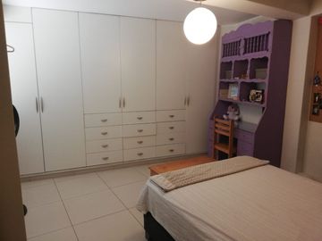 DEPARTAMENTO CON BUENA UBICACION EN SURCO FRENTE A PARQUE
