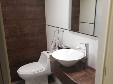 DEPARTAMENTO CON BUENA UBICACION EN SURCO FRENTE A PARQUE