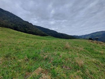 hacienda lechera ganadera de venta sector vía a soldados a 12 minutos de Cuenca
