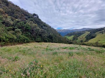 hacienda lechera ganadera de venta sector vía a soldados a 12 minutos de Cuenca