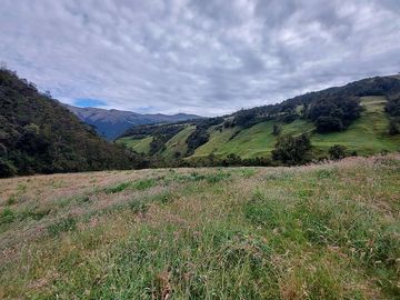 hacienda lechera ganadera de venta sector vía a soldados a 12 minutos de Cuenca