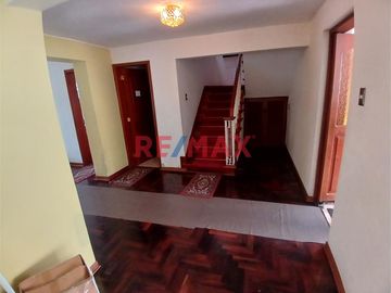 Venta De Casa De 220 M2 A 415 Mil Dolares