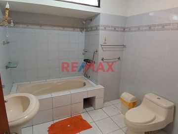 Venta De Casa De 220 M2 A 415 Mil Dolares