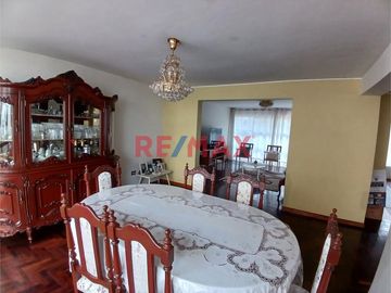 Venta De Casa De 220 M2 A 415 Mil Dolares