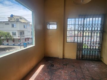 Centro de Guayaquil Comercial Esmeraldas y Clemente Ballén Esquina