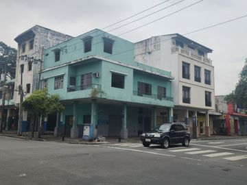 Centro de Guayaquil Comercial Esmeraldas y Clemente Ballén Esquina