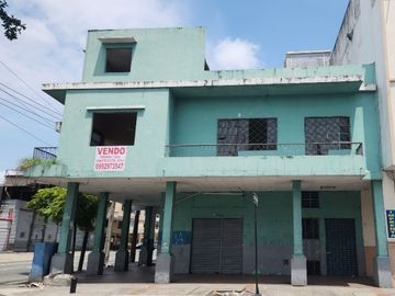 Centro de Guayaquil Comercial Esmeraldas y Clemente Ballén Esquina