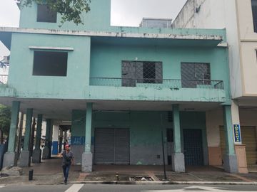 Centro de Guayaquil Comercial Esmeraldas y Clemente Ballén Esquina
