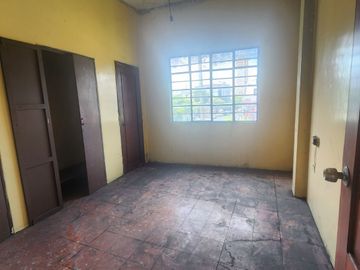 Centro de Guayaquil Comercial Esmeraldas y Clemente Ballén Esquina