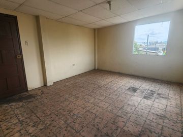 Centro de Guayaquil Comercial Esmeraldas y Clemente Ballén Esquina