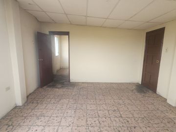 Centro de Guayaquil Comercial Esmeraldas y Clemente Ballén Esquina