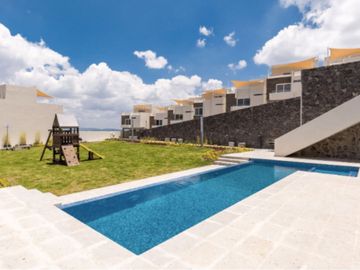 Residencia con roof garden, jardín, patio y vestidores independientes, Zibatá, venta, Queretaro.