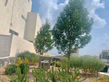 Residencia con roof garden, jardín, patio y vestidores independientes, Zibatá, venta, Queretaro.