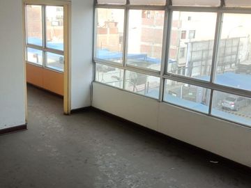 Hermoso Departamento En Venta En El Centro De Lima: Espacio Estratégico Con Encanto Colonial