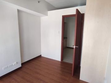 1bedroom condo in manila peninsula garden midtown homes near sta ana san andres manila