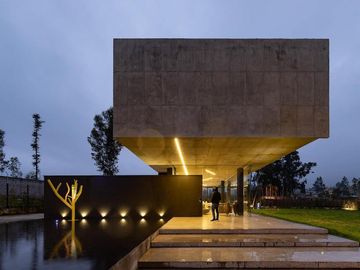 Casa de lujo en venta con 5 dormitorios, rodeada de naturaleza.