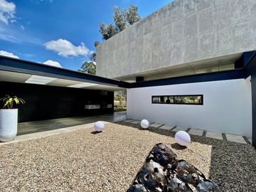 Casa de lujo en venta con 5 dormitorios, rodeada de naturaleza.