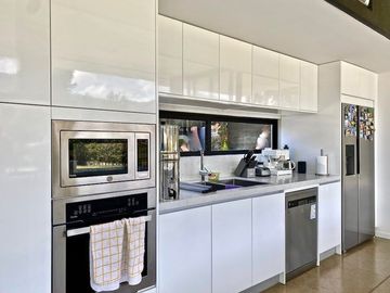 Casa de lujo en venta con 5 dormitorios, rodeada de naturaleza.