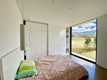 Casa de lujo en venta con 5 dormitorios, rodeada de naturaleza.