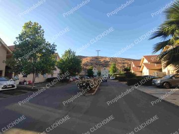 SE VENDE CASA HUECHURABA LA LIGURIA 203 mts2 3D 3B + 2 estac