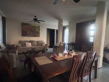 CASA EN RENTA EN SANTIAGO EL CERCADO N.L.