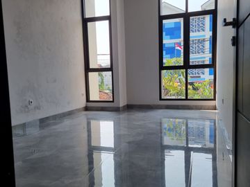 Jual Rumah Mewah 2 Lantai di Kebon Jeruk Jakbar 11373-SC 0811111----