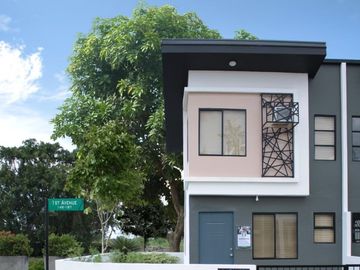 HOUSE AND LOT IN CALAMBA NEAR RESORTS AND MALLS