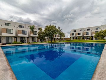 CASA EN VENTA CERCA DE  CUERNAVACA CON ALBERCA Y JARDIN