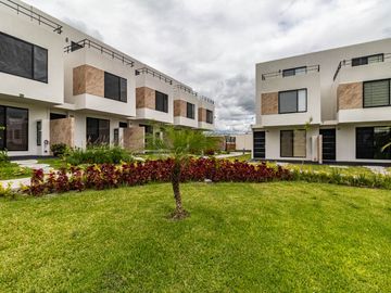 CASA EN VENTA CERCA DE  CUERNAVACA CON ALBERCA Y JARDIN