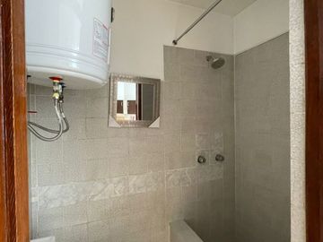 VENDO CÉNTRICO DEPARTAMENTO - VISTA EXTERNA - 3 DORMITORIOS - COCHERA - PISO 3 - NO ASCENSOR