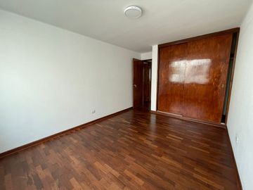 VENDO CÉNTRICO DEPARTAMENTO - VISTA EXTERNA - 3 DORMITORIOS - COCHERA - PISO 3 - NO ASCENSOR