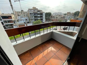 VENDO CÉNTRICO DEPARTAMENTO - VISTA EXTERNA - 3 DORMITORIOS - COCHERA - PISO 3 - NO ASCENSOR