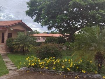 SE VENDE CASA DE PLAYA CON 2 LOTES EN LAS LAJAS DE CHAME