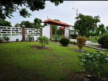 SE VENDE CASA DE PLAYA CON 2 LOTES EN LAS LAJAS DE CHAME