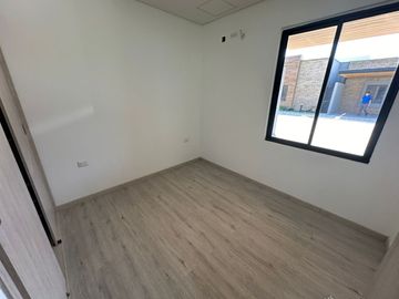 Casa para estrenar en conjunto Terra en barranquilla de 1 nivel y 3 habitaciones cada una con baño