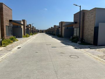 Casa para estrenar en conjunto Terra en barranquilla de 1 nivel y 3 habitaciones cada una con baño