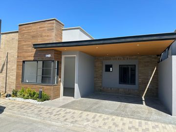 Casa para estrenar en conjunto Terra en barranquilla de 1 nivel y 3 habitaciones cada una con baño