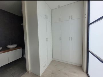 LINDA CASA DE ESTRENO CON PISCINA EN VENTA - URB. MIRAFLORES COUNTRY CLUB -