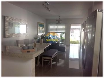 Casas con alberca privada, 4 recámaras, excelentes acabados