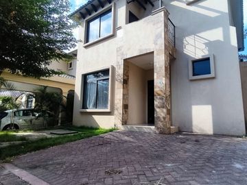 CASA EN VENTA EN URB. BOSQUES DE LA COSTA - VÍA A LA COSTA (VIVI)