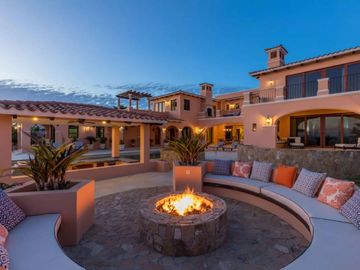 Residencia con vista al mar, Area de asador pegada a la alberca privada, Jacuzzi, Terraza y Fogata,  Pacific Ocean, Cabo San Lucas.