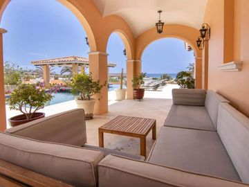 Residencia con vista al mar, Area de asador pegada a la alberca privada, Jacuzzi, Terraza y Fogata,  Pacific Ocean, Cabo San Lucas.
