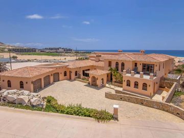 Residencia con vista al mar, Area de asador pegada a la alberca privada, Jacuzzi, Terraza y Fogata,  Pacific Ocean, Cabo San Lucas.