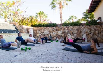 Casa con ventanales grandes, jardín y alberca privada con fuente, terraza, Corredor Turístico, venta, San José del Cabo.