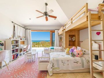 Casa con ventanales grandes, jardín y alberca privada con fuente, terraza, Corredor Turístico, venta, San José del Cabo.