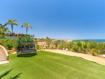 Casa con ventanales grandes, jardín y alberca privada con fuente, terraza, Corredor Turístico, venta, San José del Cabo.
