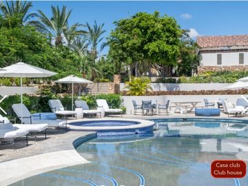 Casa con ventanales grandes, jardín y alberca privada con fuente, terraza, Corredor Turístico, venta, San José del Cabo.